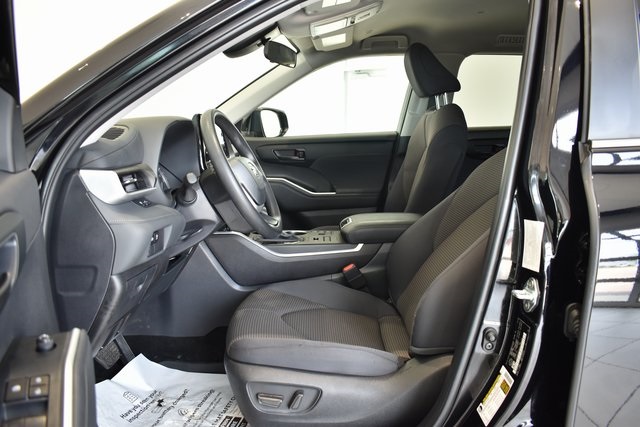 2024 Toyota Highlander LE photo 16