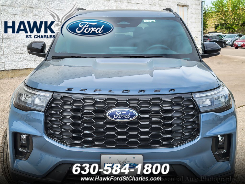 2025 Ford Explorer ST-Line photo 2