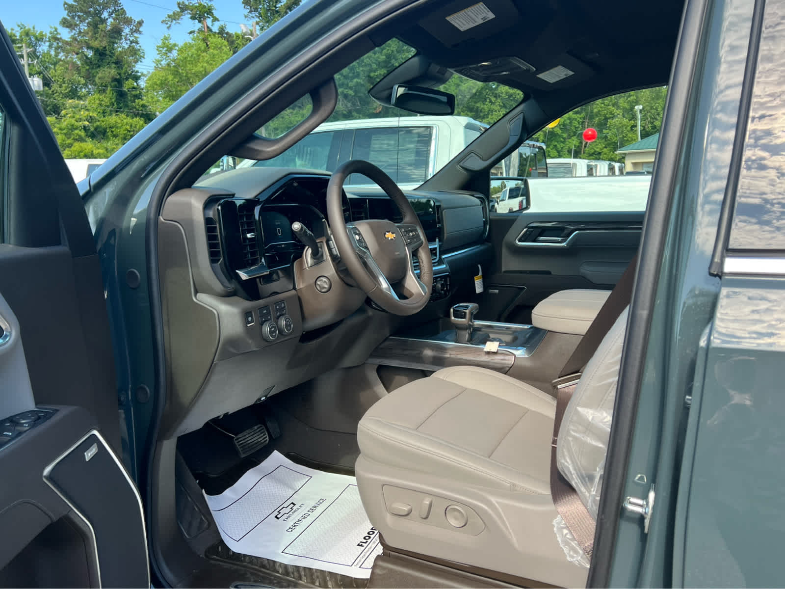 2025 Chevrolet Silverado 1500 LTZ photo 7