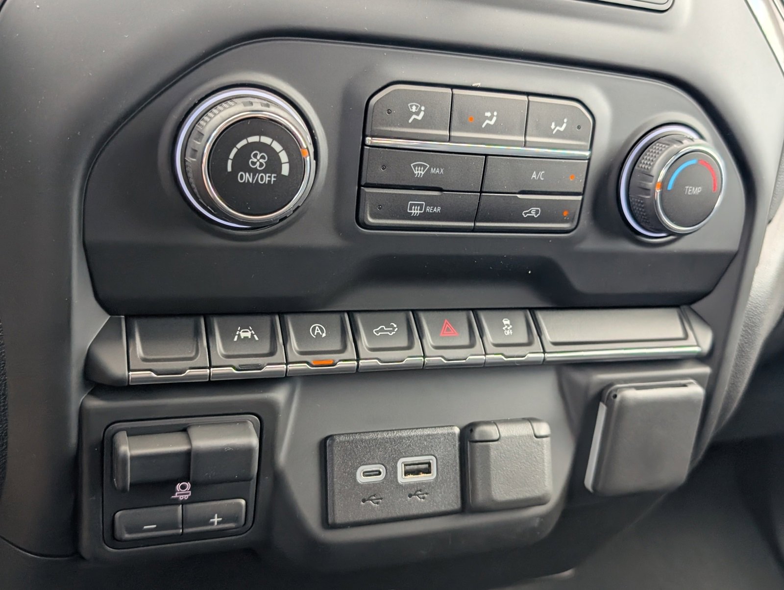 2025 Chevrolet Silverado 1500 Custom photo 11