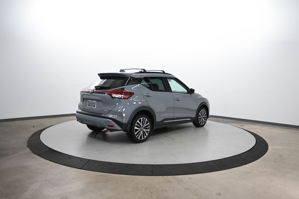 2021 Nissan Kicks SR photo 2
