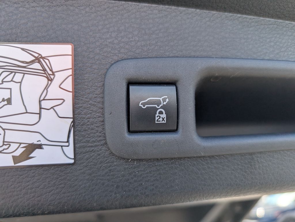 2021 Toyota Sienna XLE photo 5
