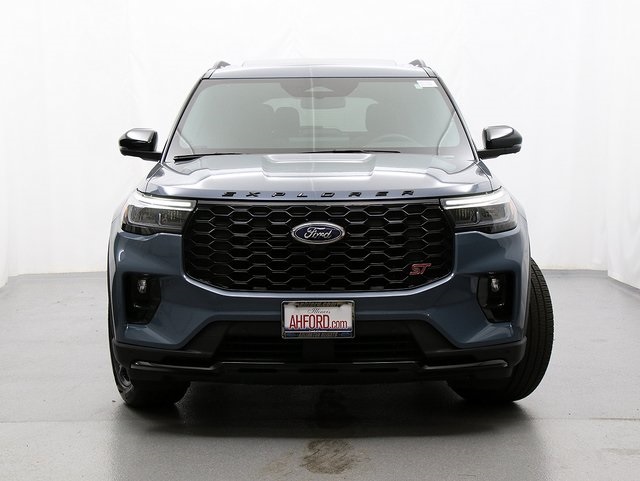 2025 Ford Explorer ST photo 4