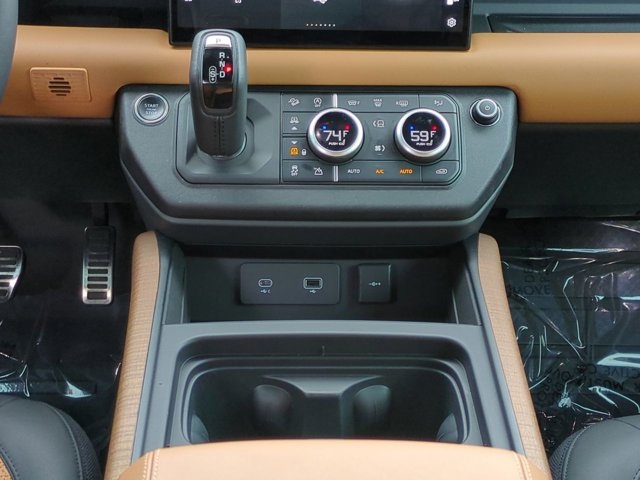 2023 Land Rover Defender 110 photo 14