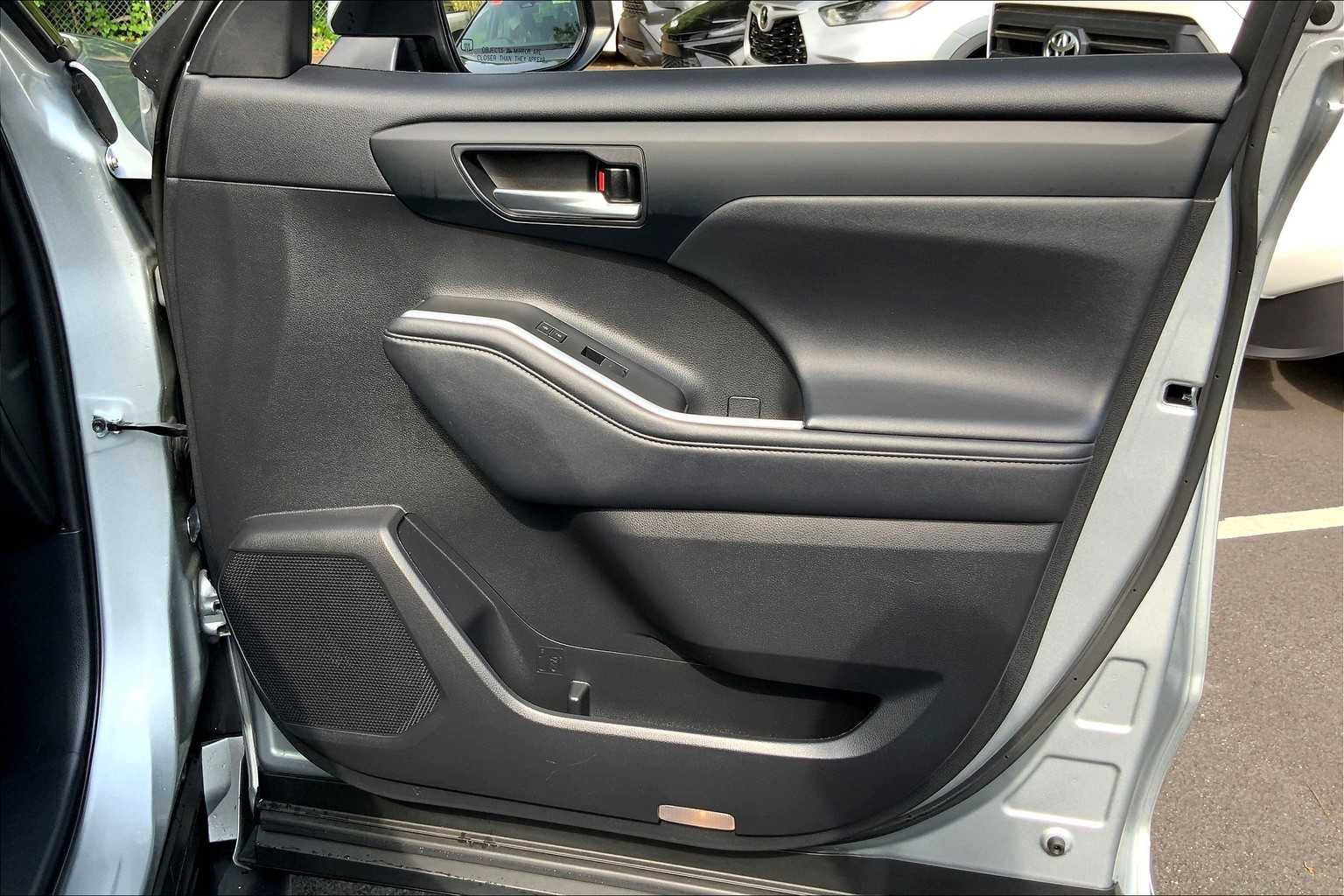 2021 Toyota Highlander XLE photo 22