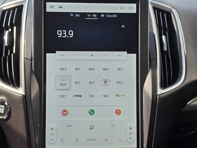 2024 Ford Edge Titanium photo 6