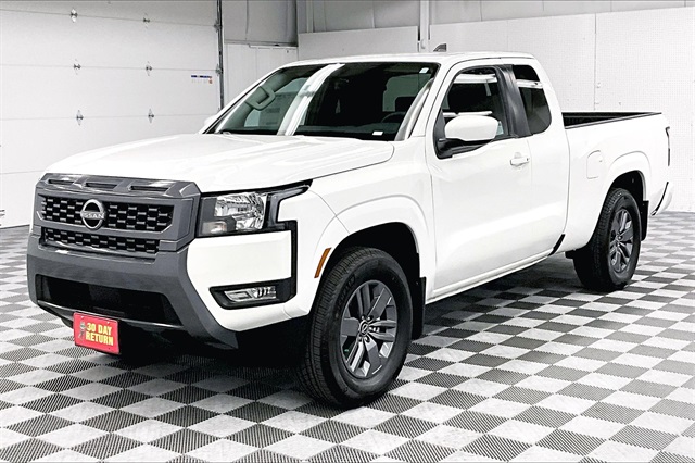 2025 Nissan Frontier SV photo 2