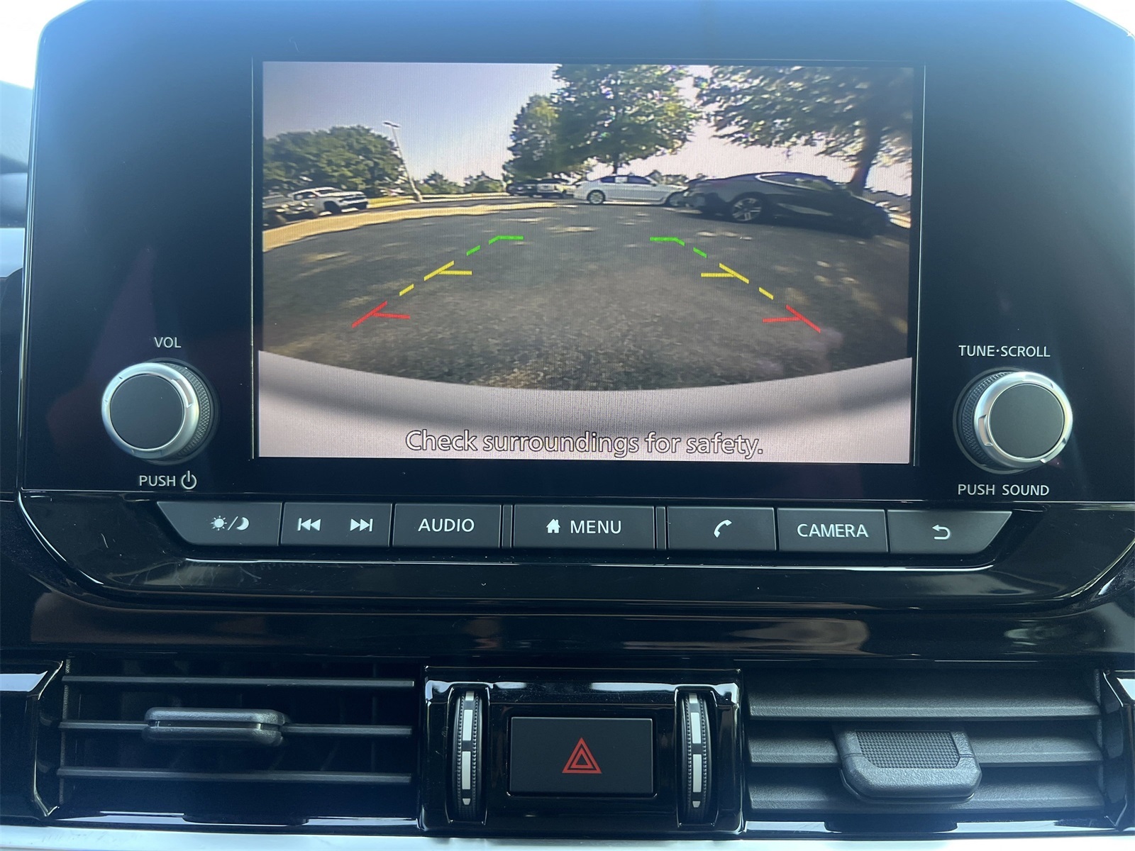 2023 Nissan Pathfinder SV photo 3