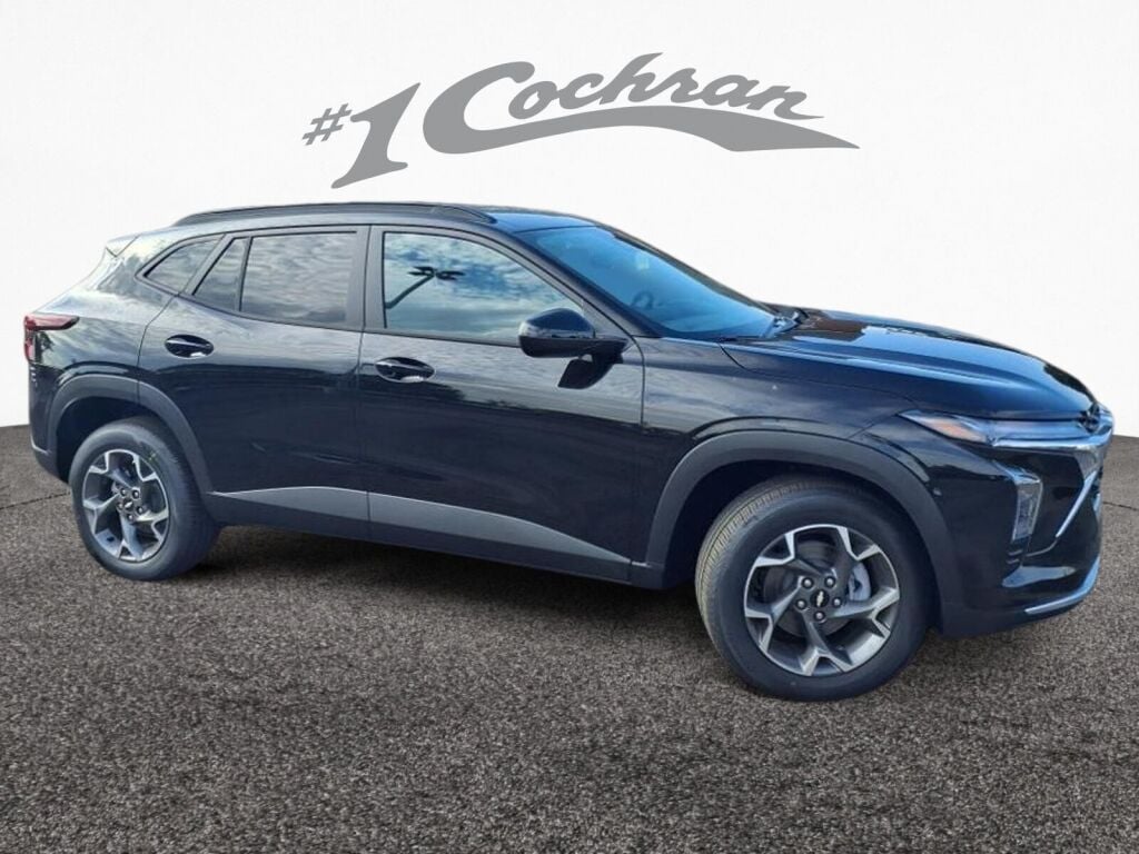2025 Chevrolet Trax LT photo 2