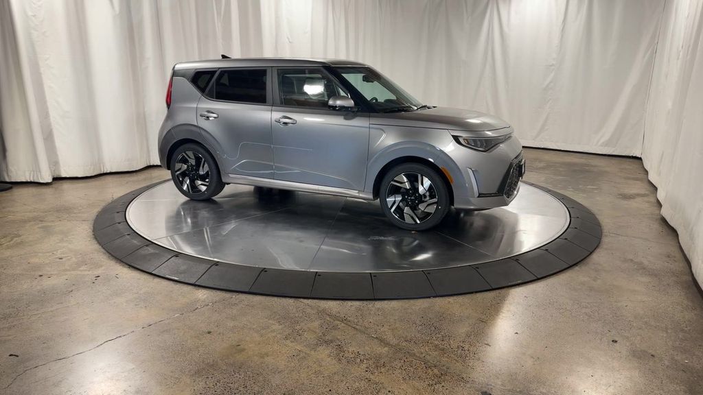 2025 Kia Soul GT-Line photo 2