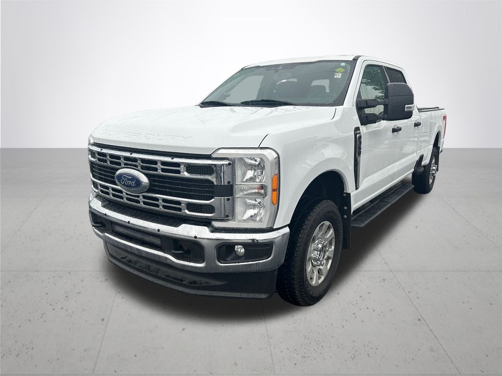 2023 Ford F-350 XLT photo 2