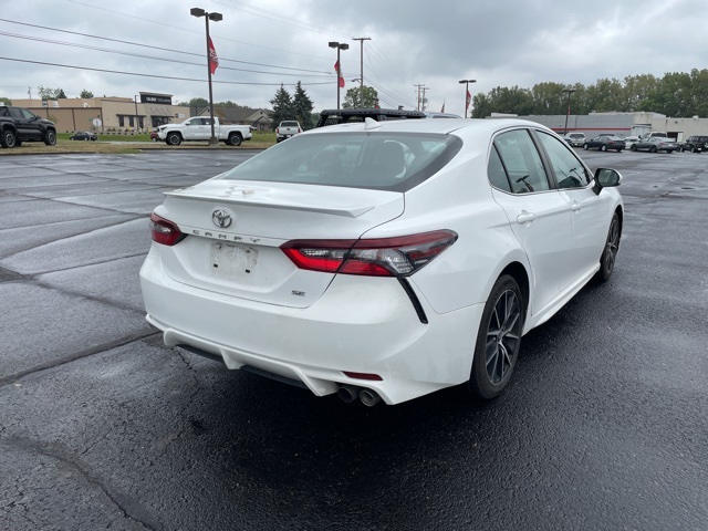 2021 Toyota Camry SE photo 2