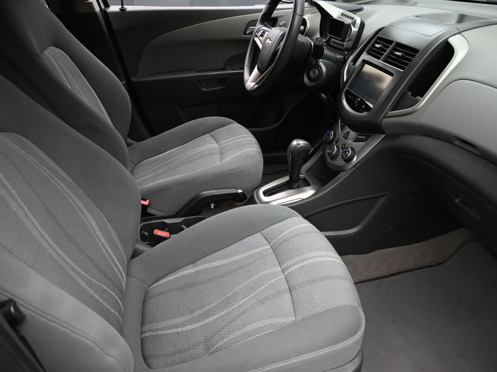 2016 Chevrolet Sonic LT photo 5