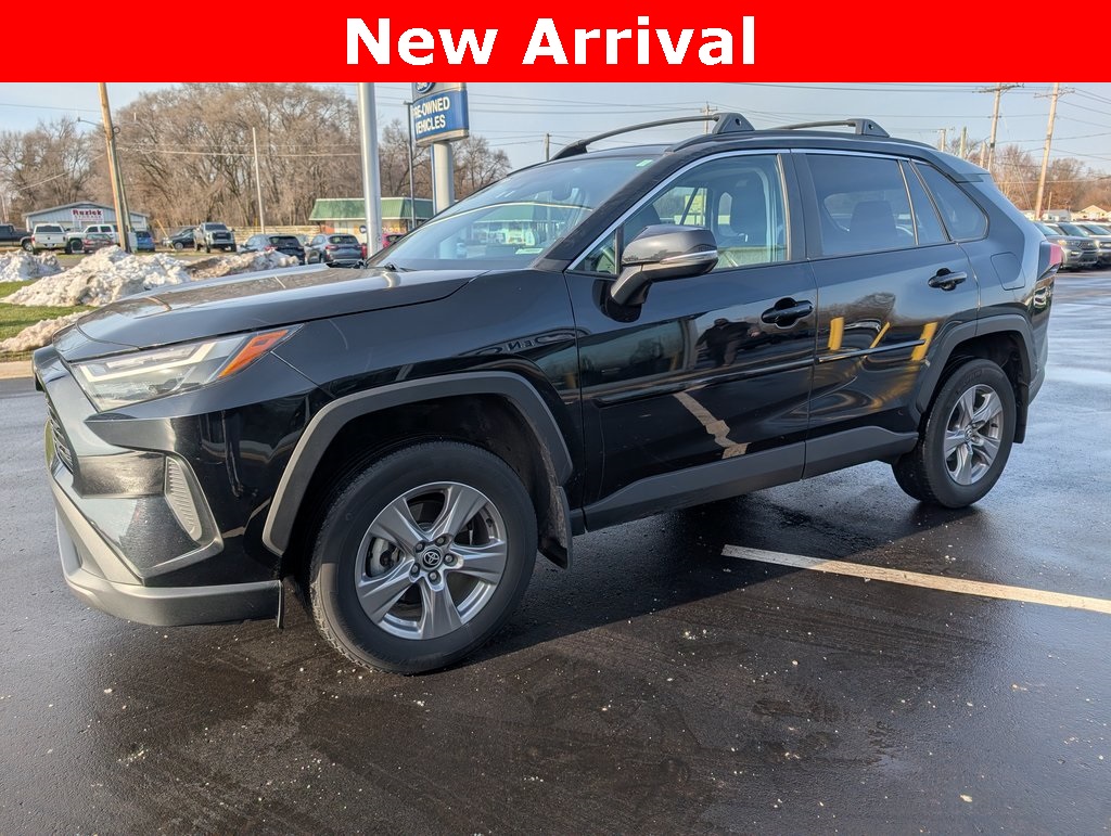 2024 Toyota RAV4 XLE's photo
