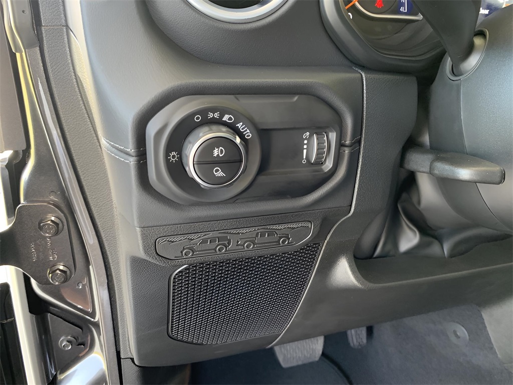 2025 Jeep Gladiator Sport photo 21