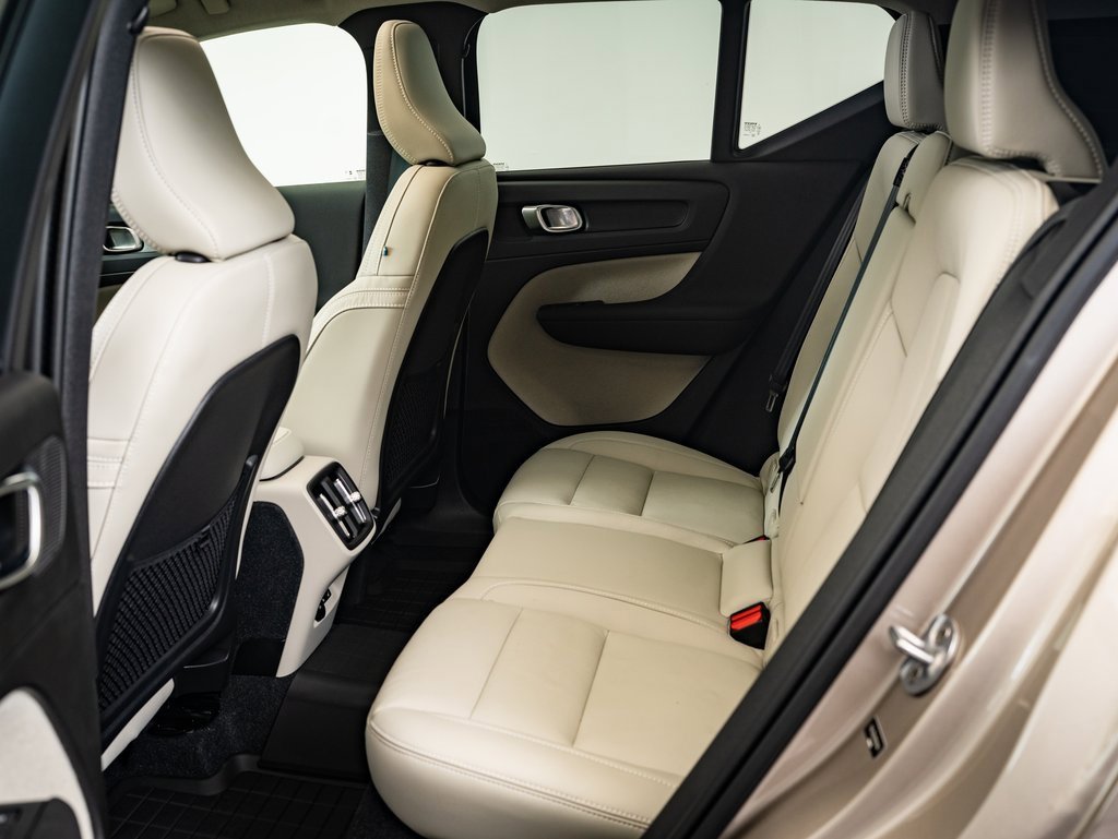 2024 Volvo XC40 Plus photo 31
