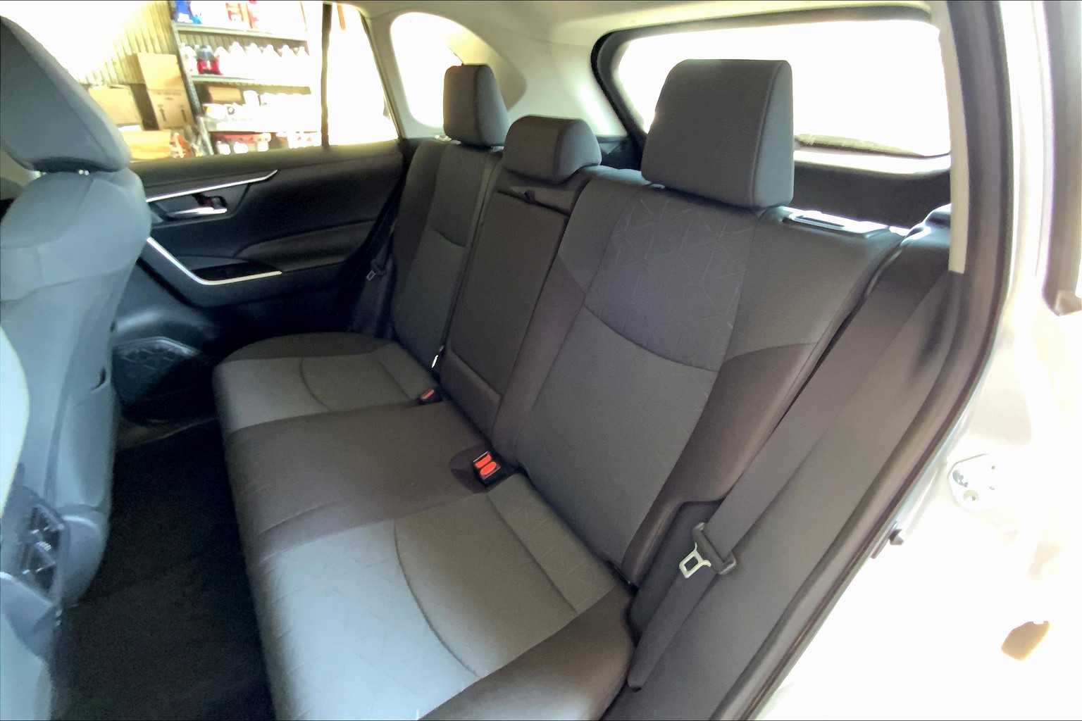 2024 Toyota RAV4 XLE photo 19