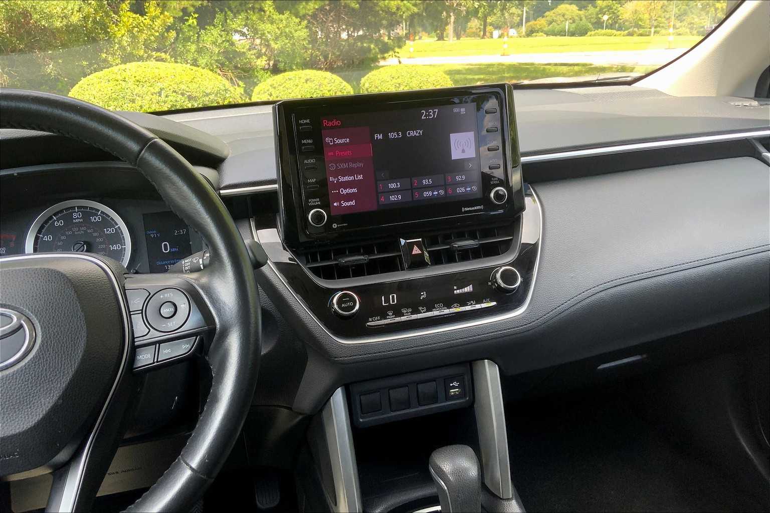 2022 Toyota Corolla Cross LE photo 6