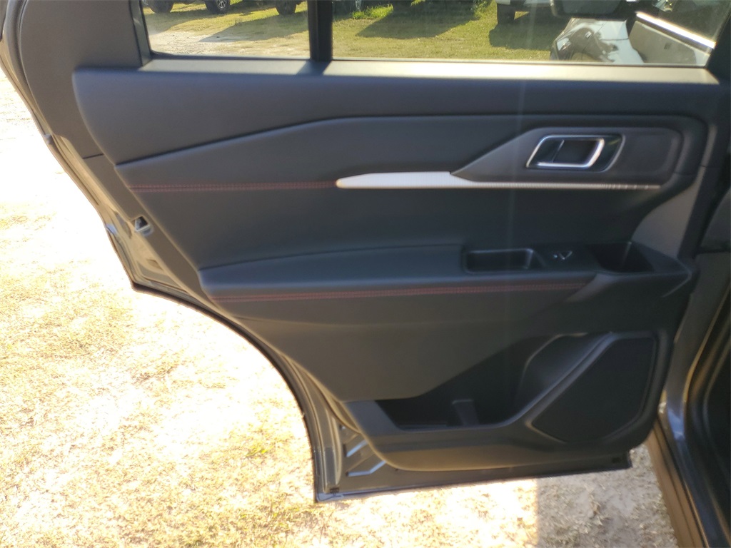 2025 Ford Explorer ST-Line photo 23
