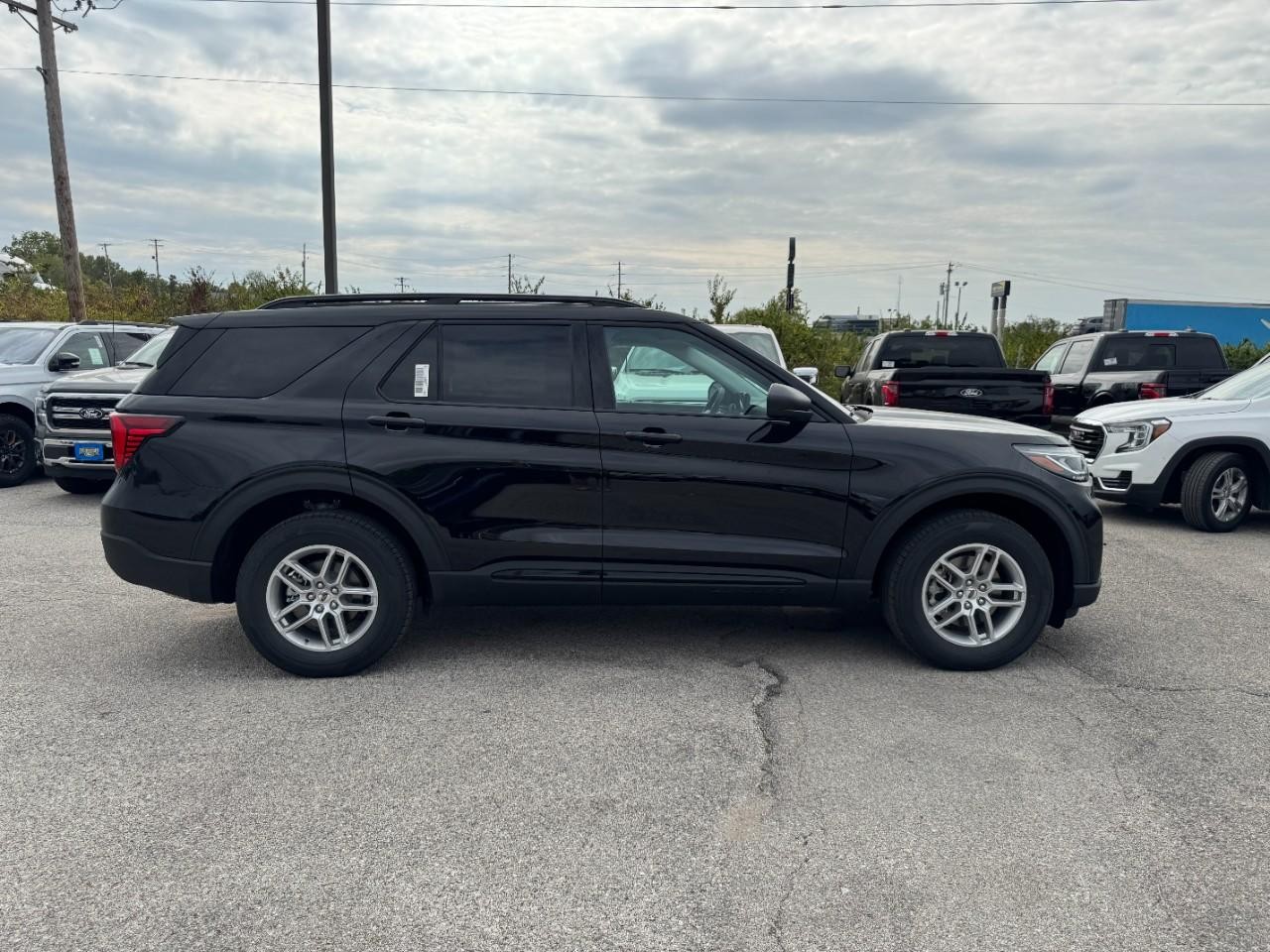 2026 Ford Explorer photo 2