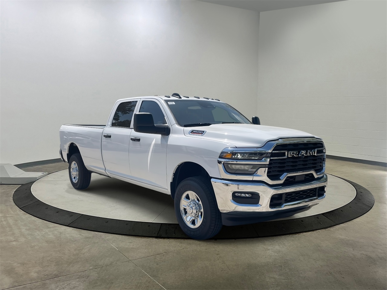 2025 Ram 3500 Tradesman photo 2
