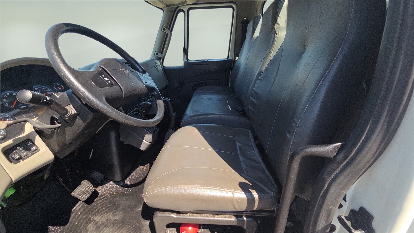 2016 International 4300 DuraStar 4300 photo 13