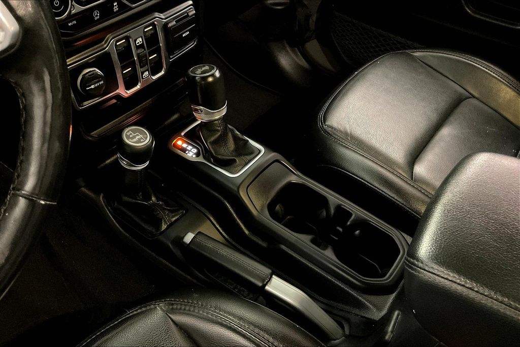 2021 Jeep Wrangler Unlimited Sahara Altitude photo 15