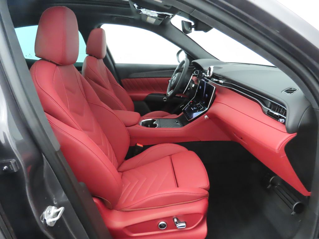 2025 Maserati Grecale photo 21