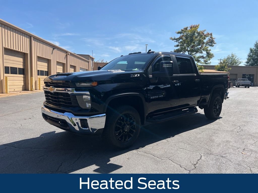 2025 Chevrolet Silverado 2500HD LT photo 3