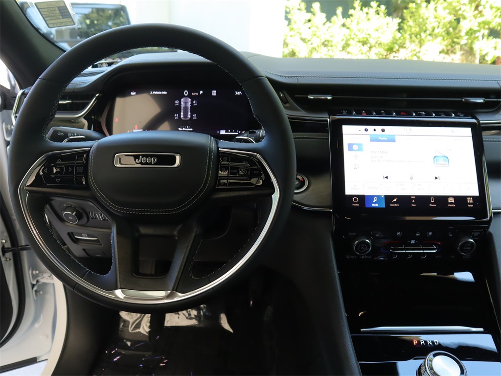 2023 Jeep Grand Cherokee Overland photo 8