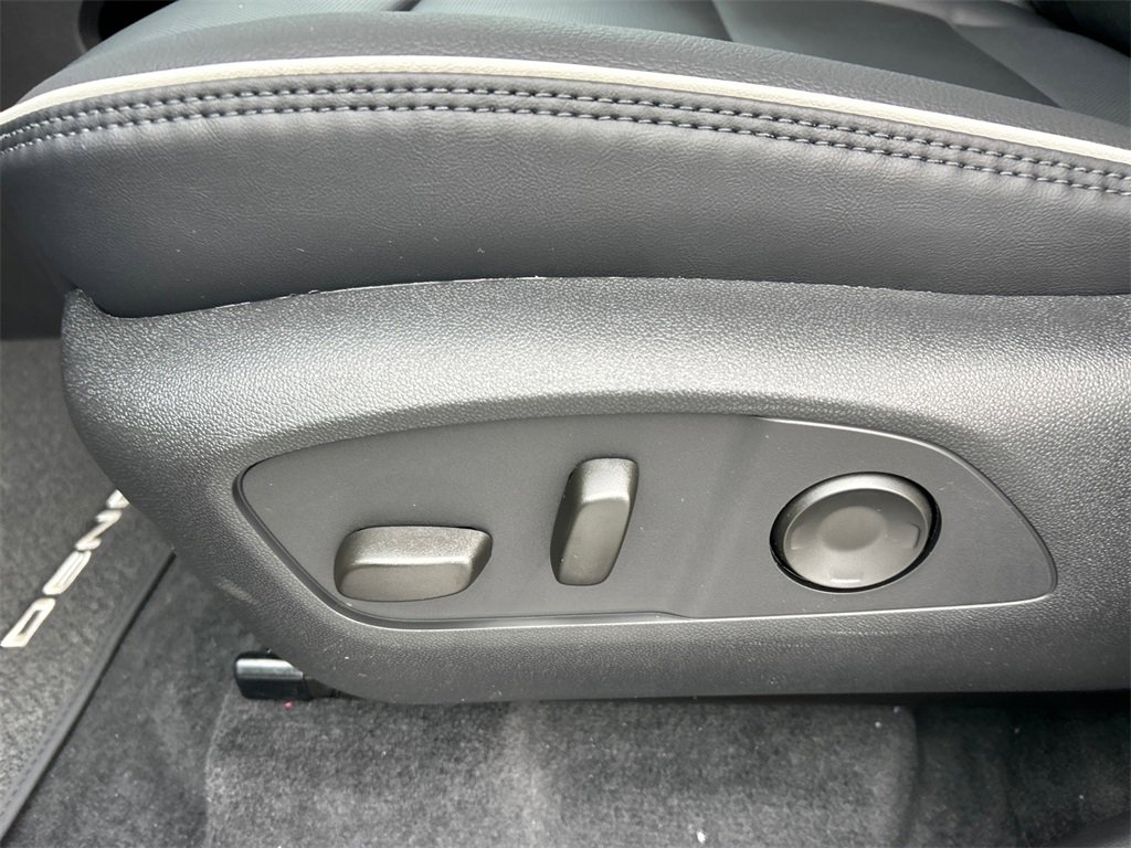 2026 GMC ACADIA - Image 15