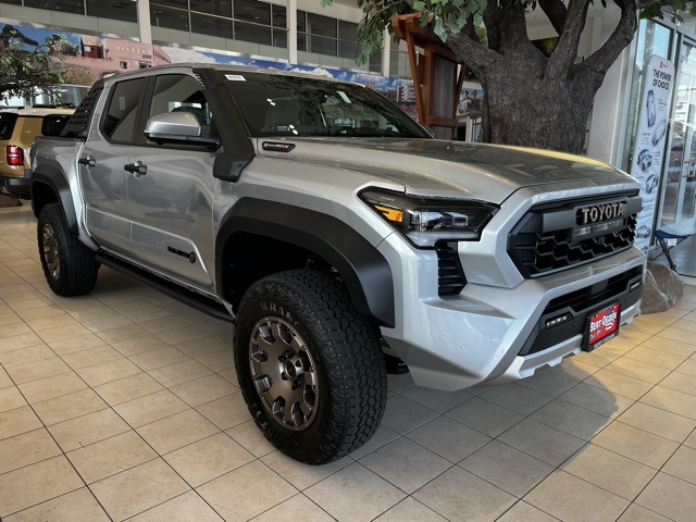 2025 Toyota Tacoma Trailhunter's photo