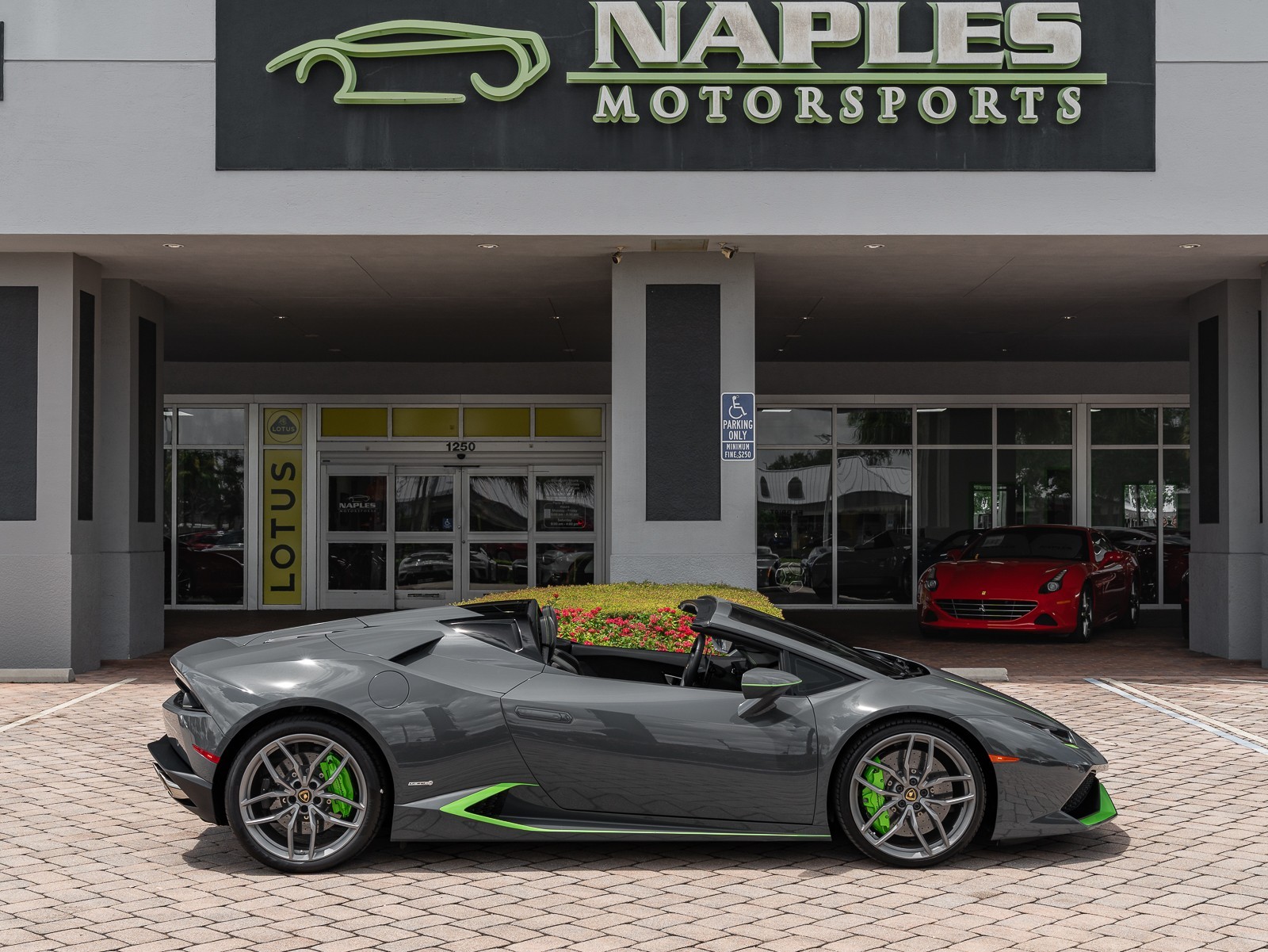 2016 Lamborghini Huracan LP 610-4 Spyder photo 15
