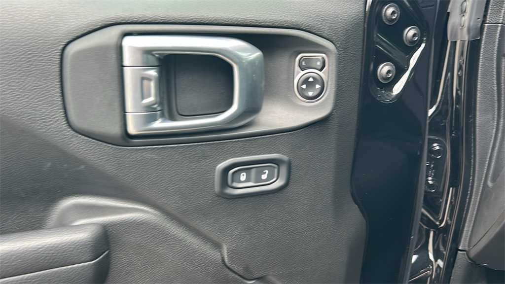 2024 Jeep Wrangler Willys photo 17