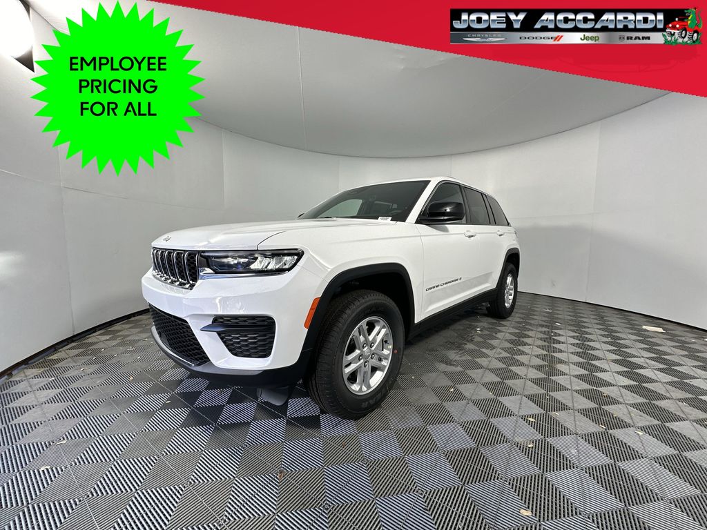 2025 Jeep Grand Cherokee Laredo photo 4