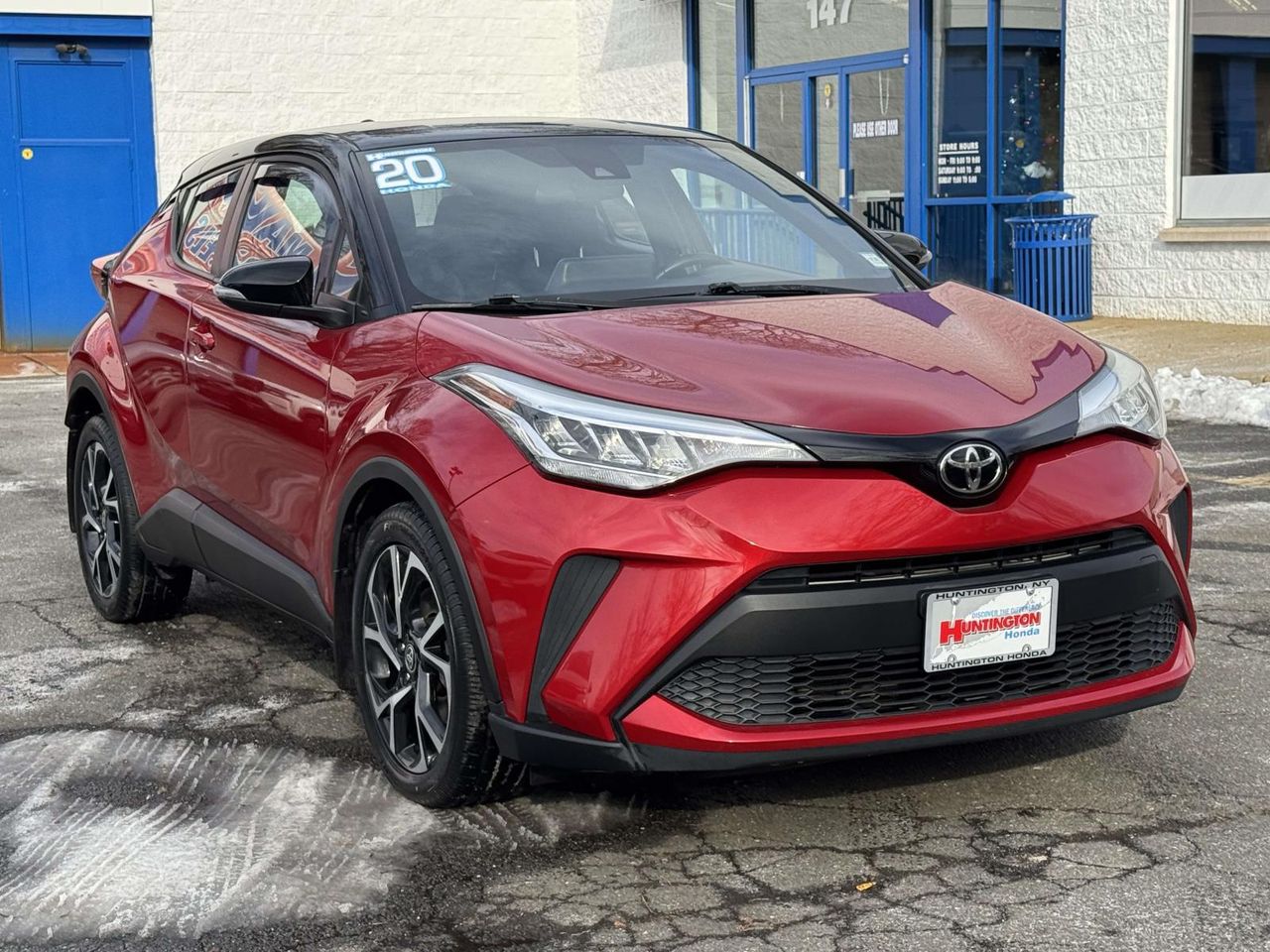 2020 Toyota C-HR XLE's photo