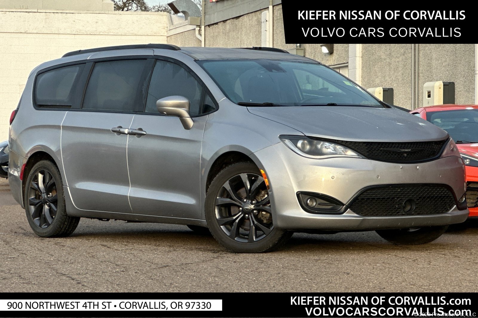 2019 Chrysler Pacifica Touring Plus's photo