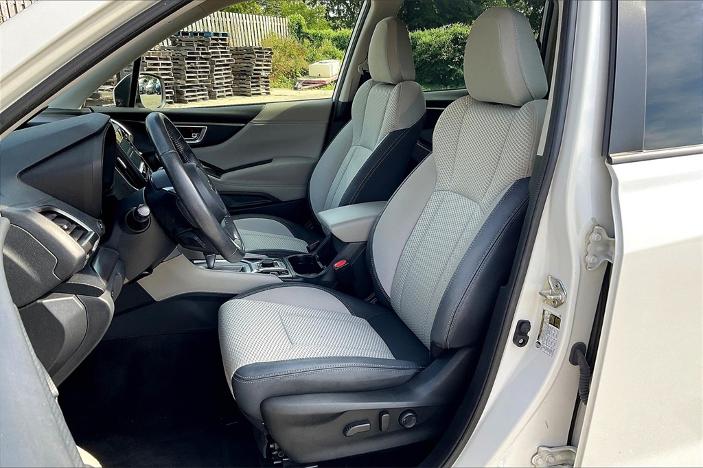 2022 Subaru Forester Premium photo 24