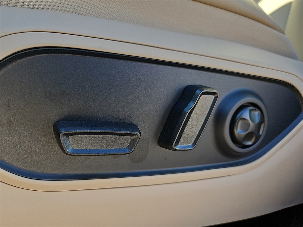 2025 Jeep Grand Cherokee Limited photo 13