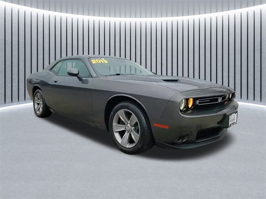 2019 Dodge Challenger SXT's photo