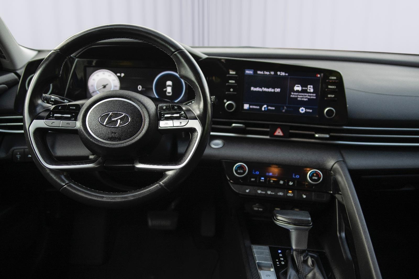 2021 Hyundai Elantra SEL photo 3