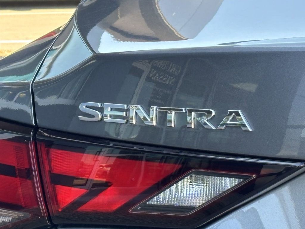 2025 Nissan Sentra SV photo 4