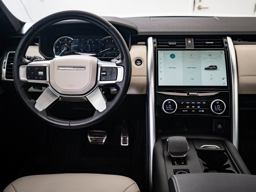 2023 Land Rover Discovery S R-Dynamic photo 27