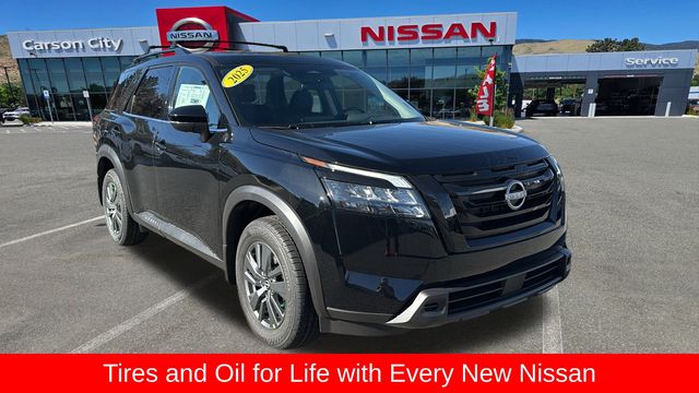 2025 Nissan Pathfinder SV's photo