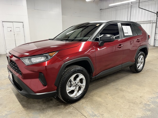 2022 Toyota RAV4 LE photo 3