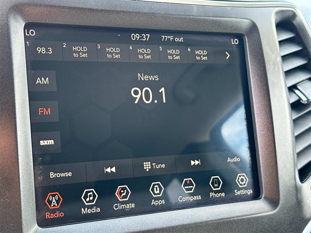 2019 Jeep Cherokee Trailhawk photo 2