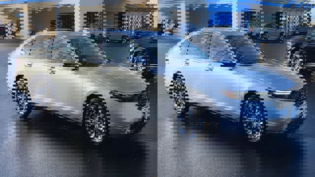 2025 Honda Accord LX photo 2