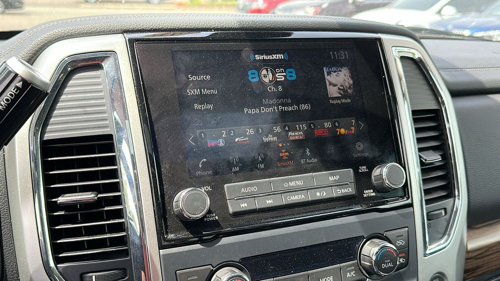 2021 Nissan Titan SL photo 18