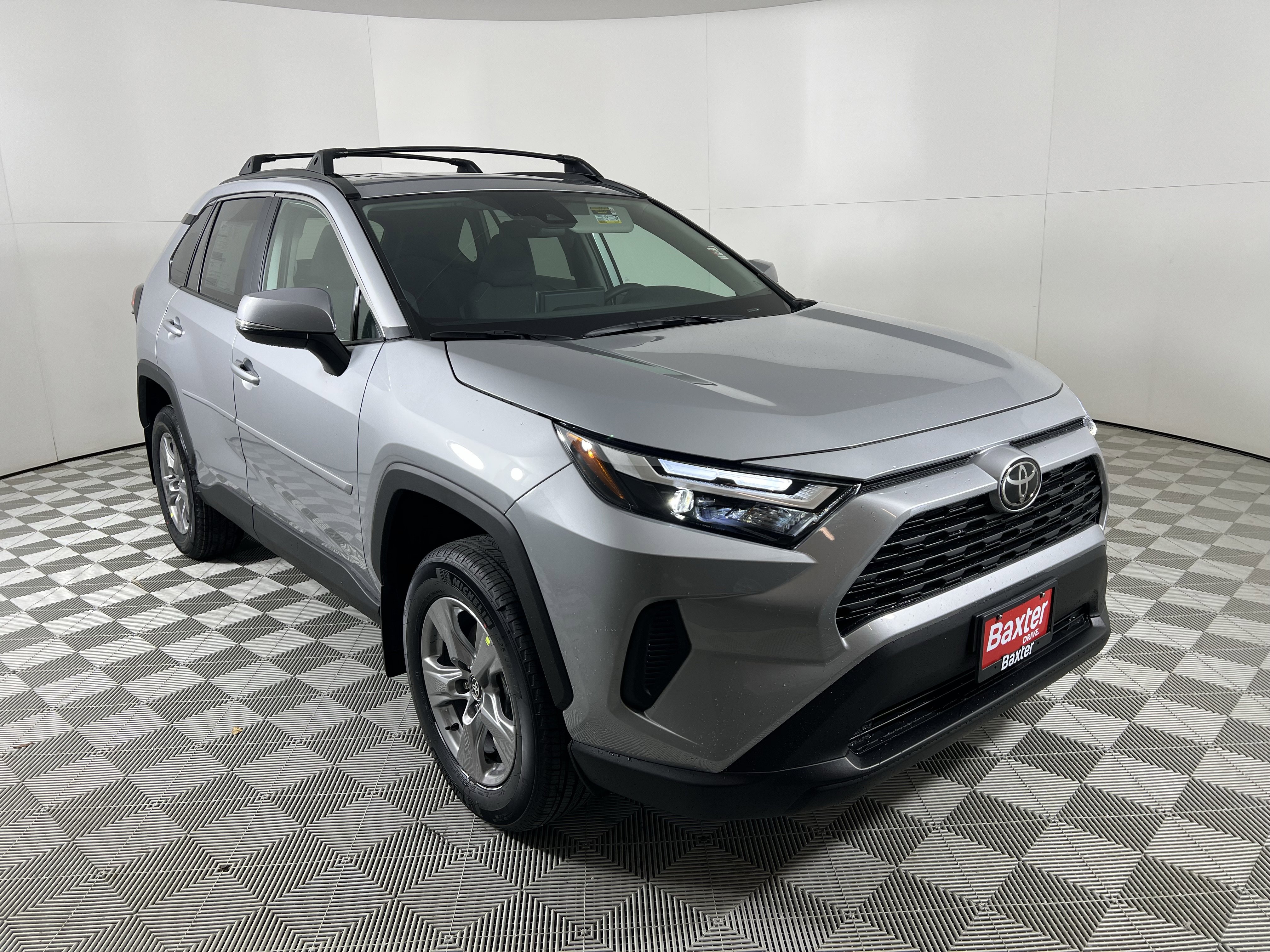 2025 Toyota RAV4 XLE's photo