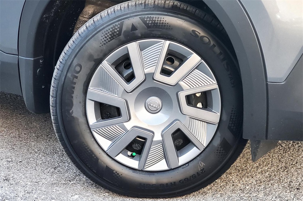 2025 Nissan Kicks S photo 2